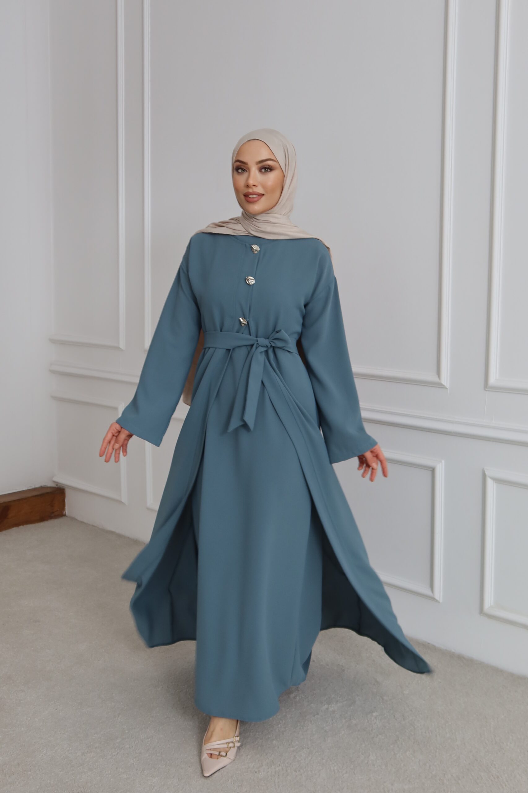 Gold Düğme Detaylı ve Kuşaklı İndigo Abaya - Görsel 7
