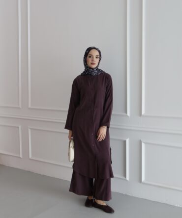 Pili Detaylı ve Boydan Düğmeli Mürdüm Tunik Pantolon Takım