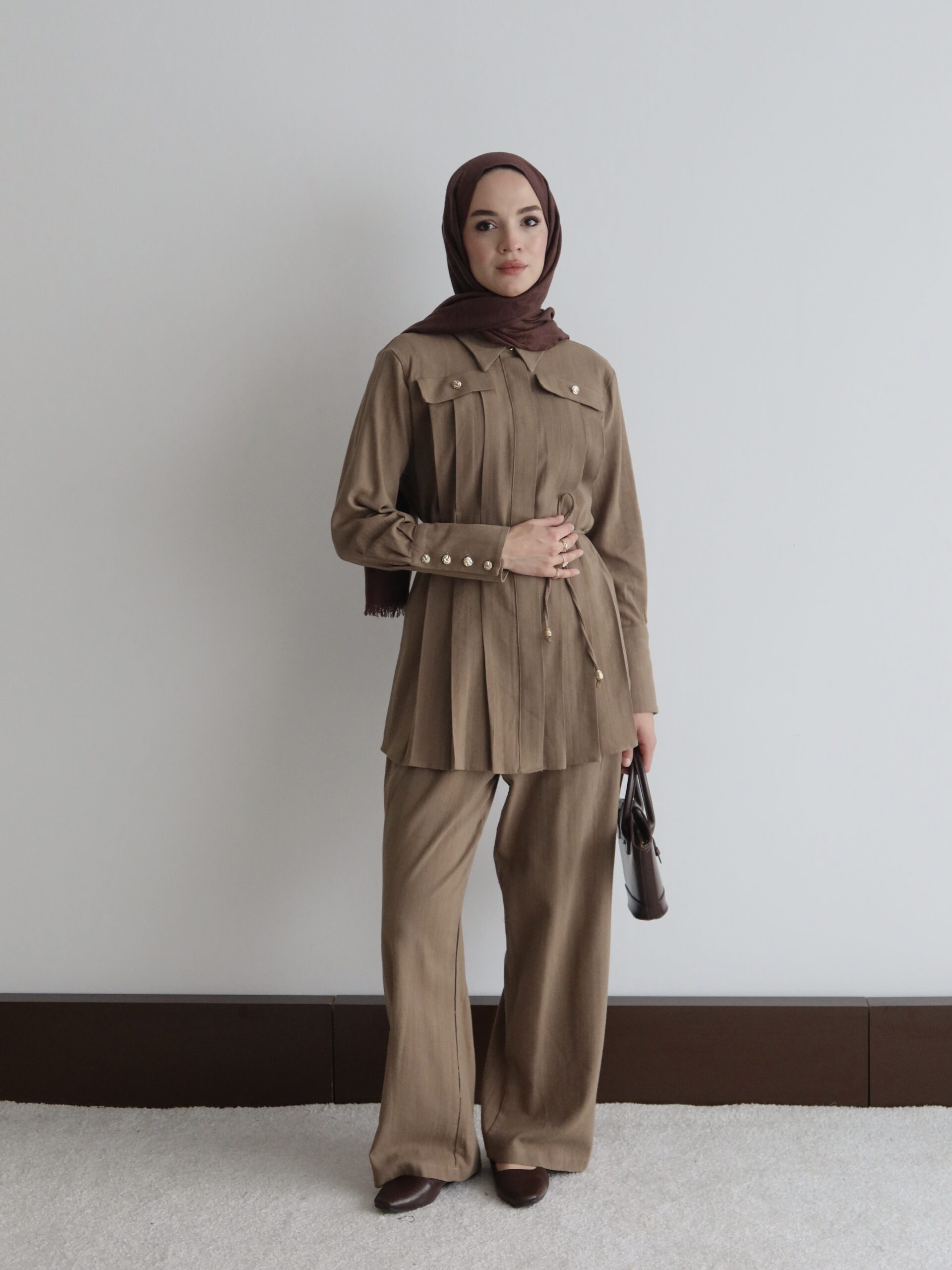 Pili Detaylı ve Kuşaklı Lacivert Pantolon Tunik Takım - Görsel 5