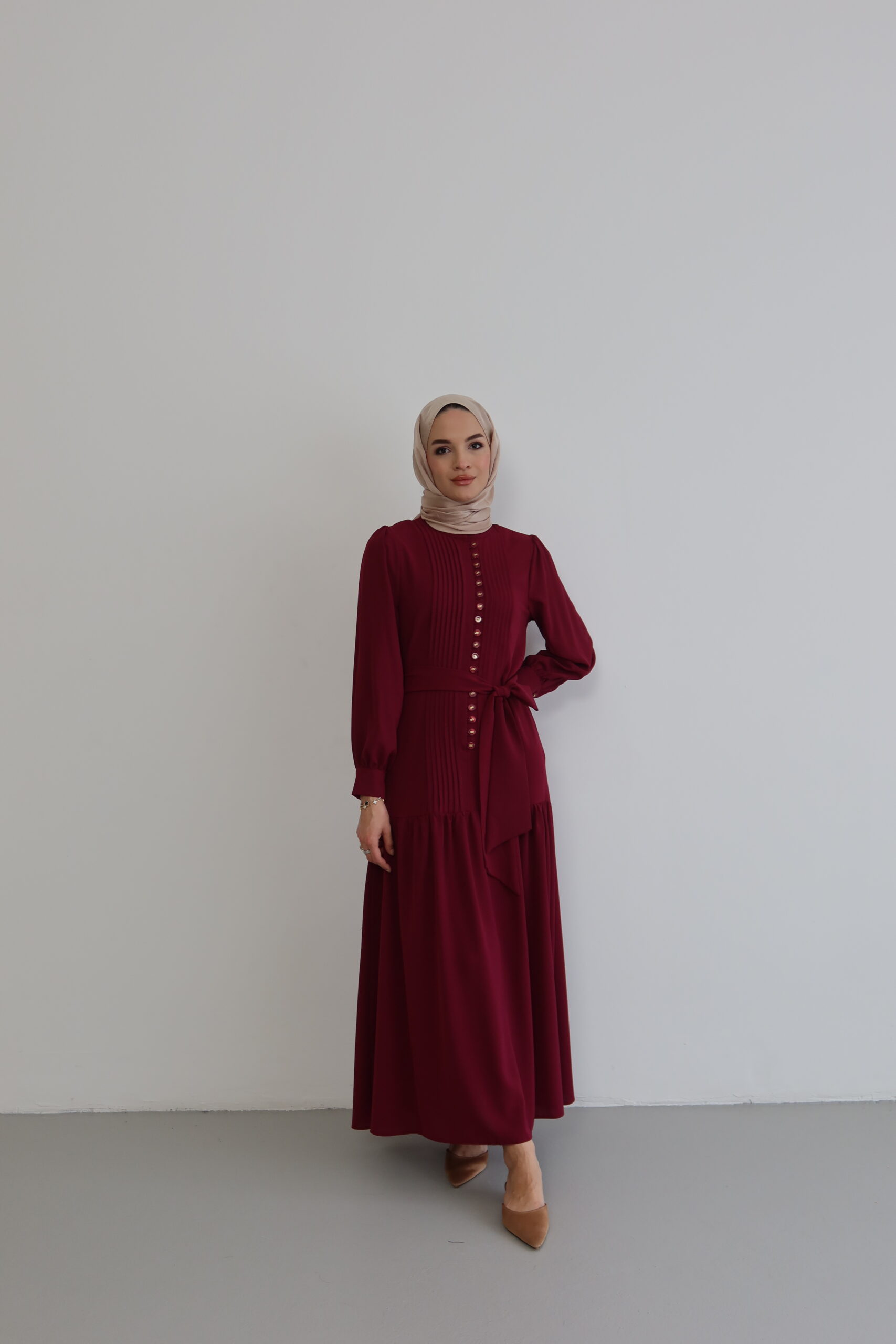 Pili Detaylı ve İnci Düğmeli Lacivert Abiye Elbise - Görsel 13