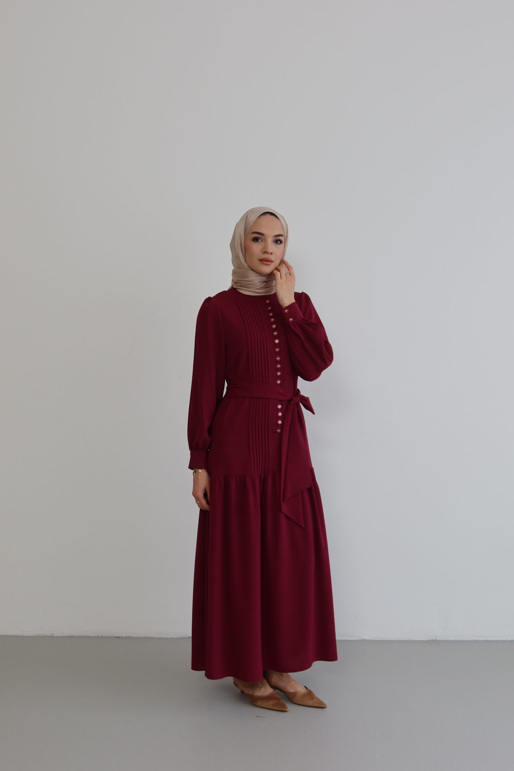 Pili Detaylı ve İnci Düğmeli Lacivert Abiye Elbise - Görsel 12