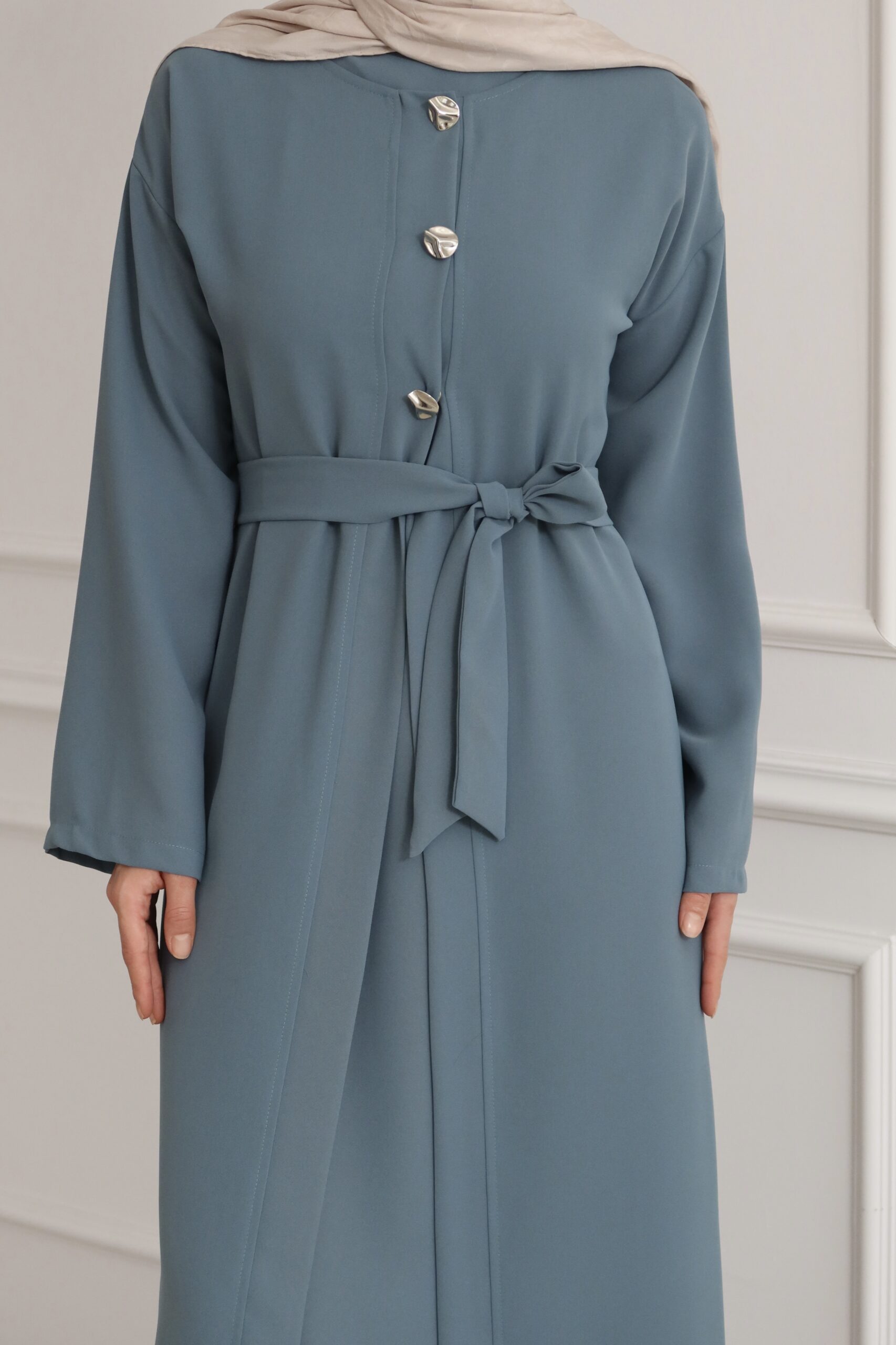 Gold Düğme Detaylı ve Kuşaklı İndigo Abaya - Görsel 5