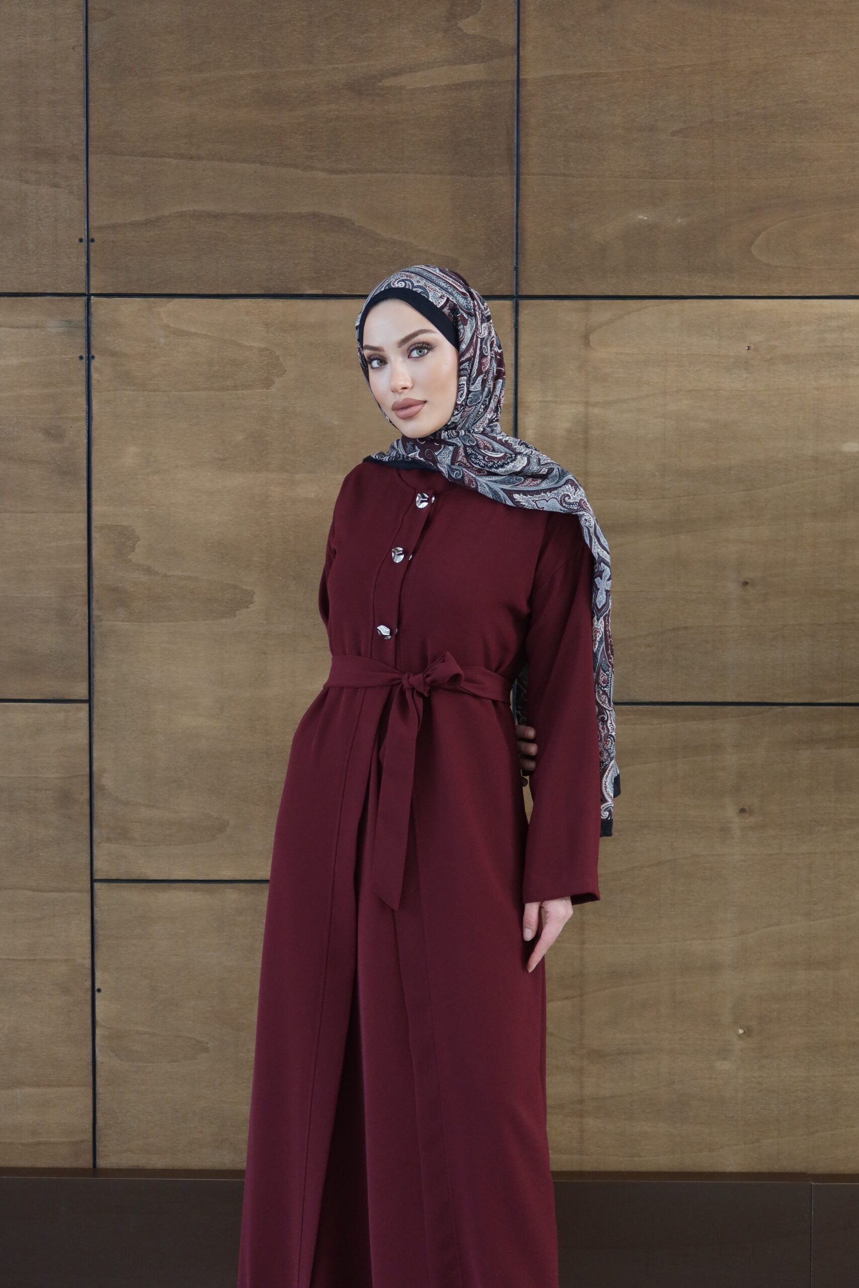 Gold Düğme Detaylı ve Kuşaklı İndigo Abaya - Görsel 4