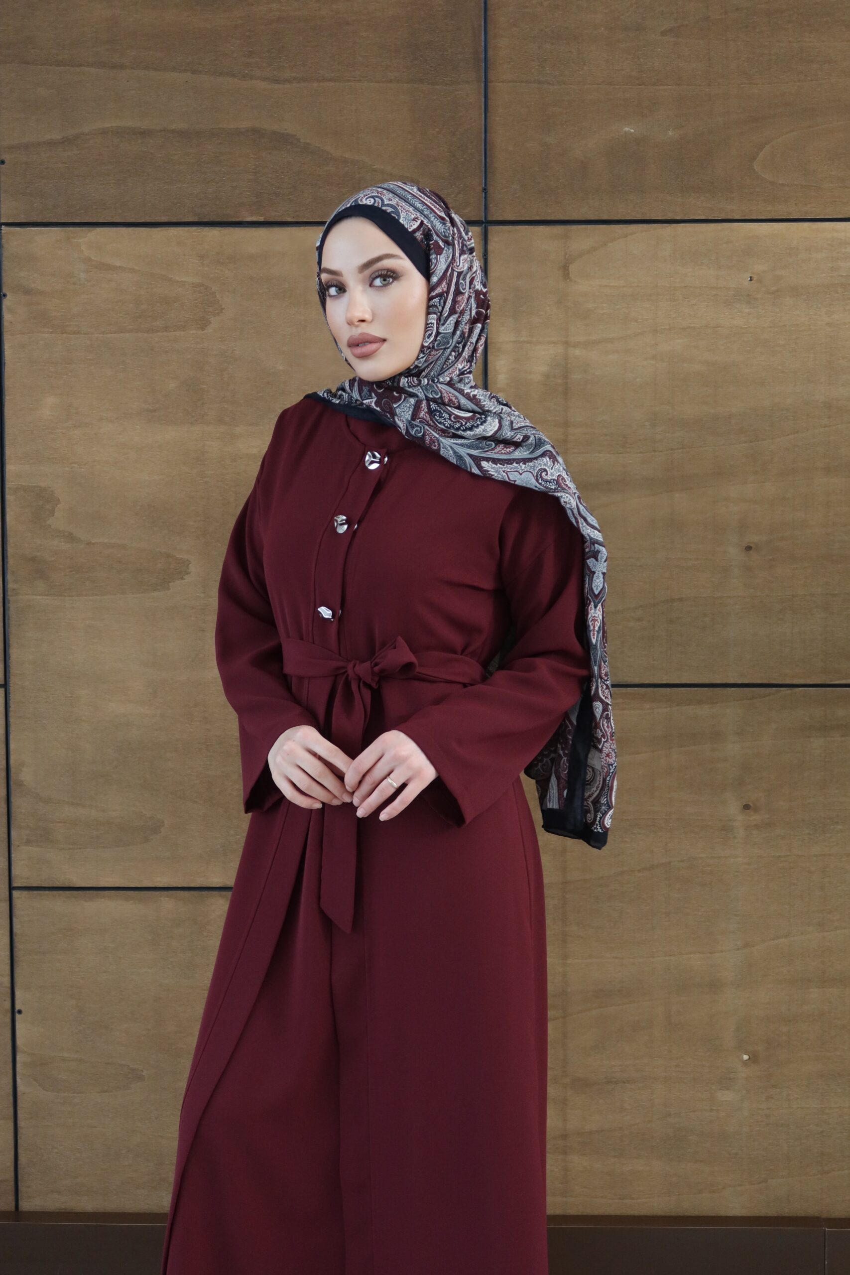 Gold Düğme Detaylı ve Kuşaklı İndigo Abaya - Görsel 3