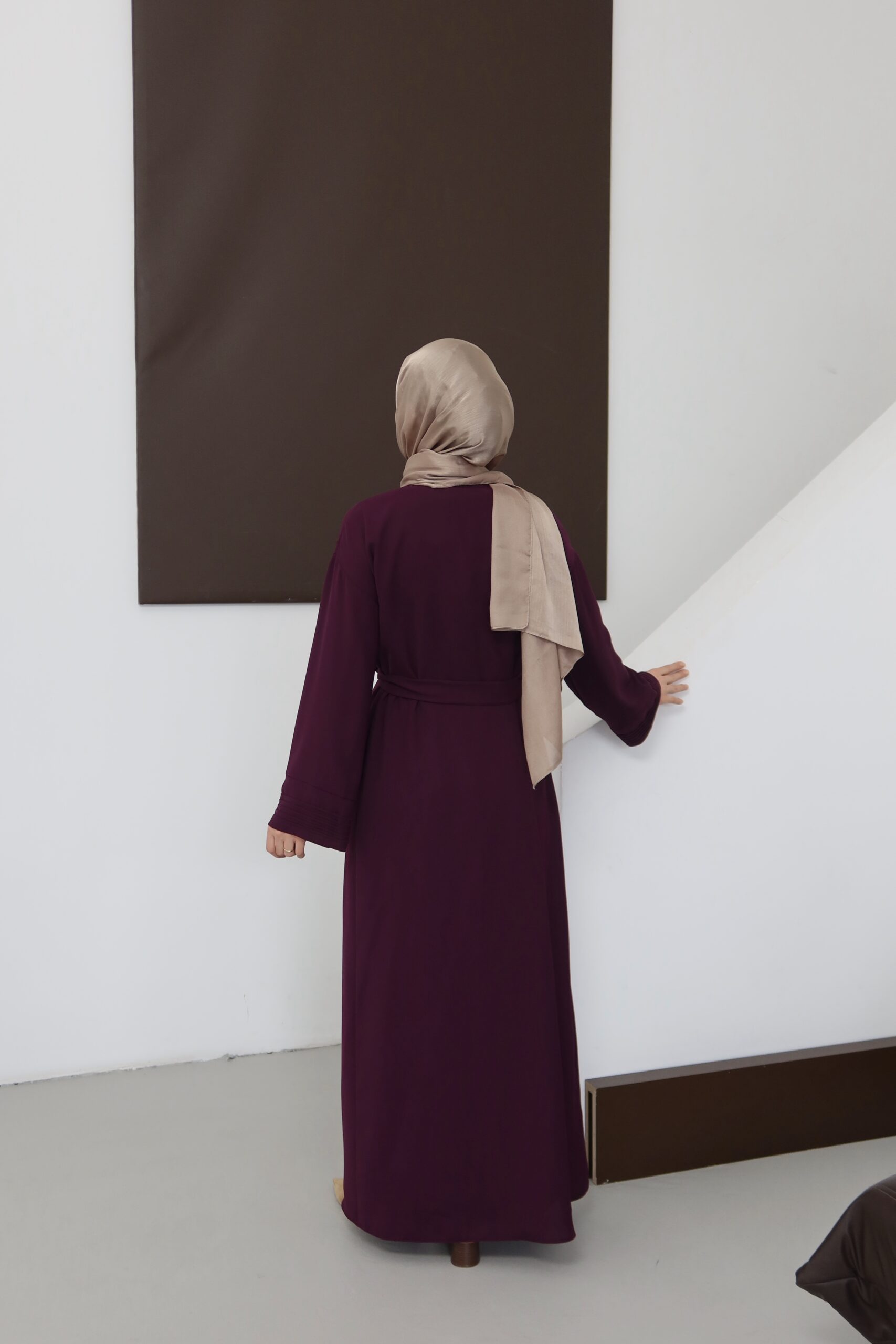 Pili Detaylı ve Kuşaklı Mürdüm Abiye Elbise - Görsel 5