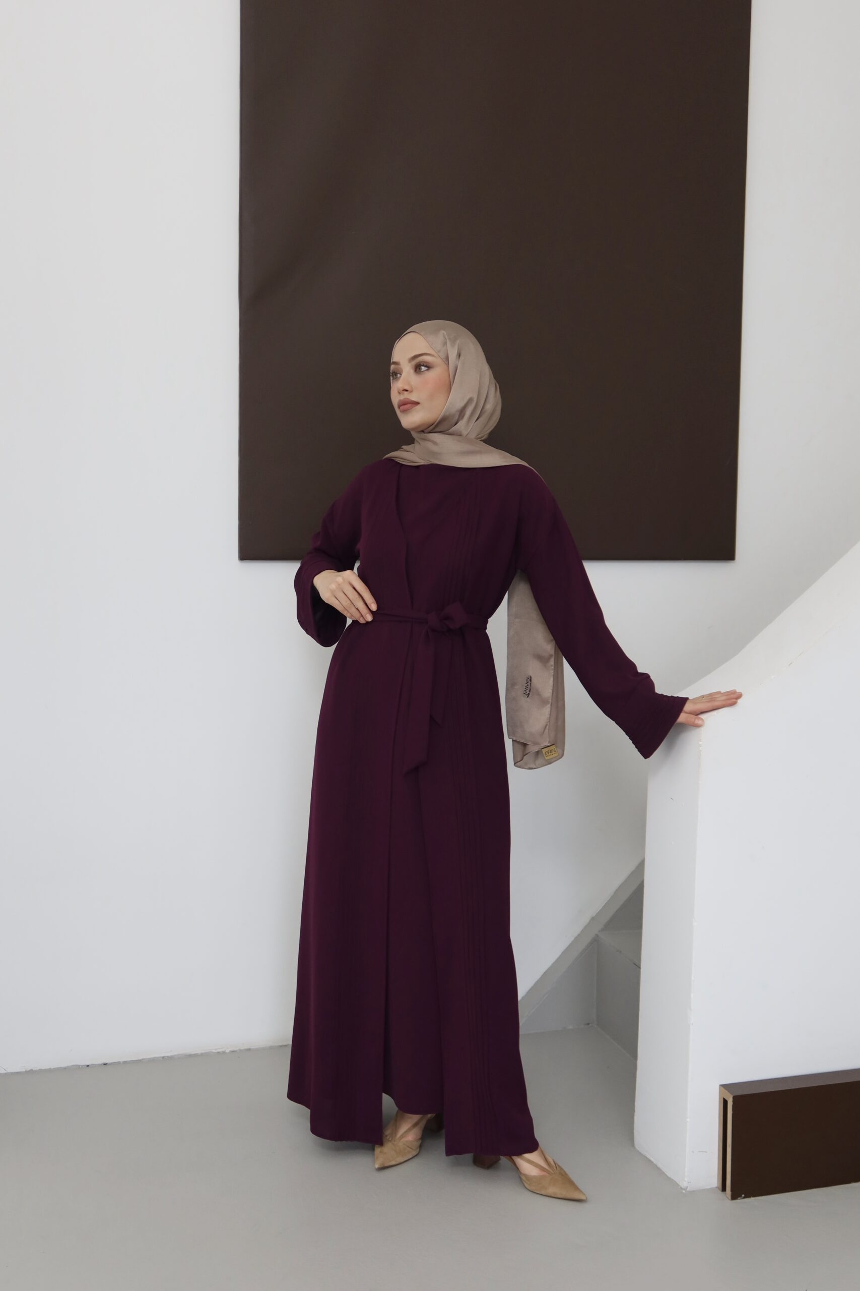 Pili Detaylı ve Kuşaklı Mürdüm Abiye Elbise